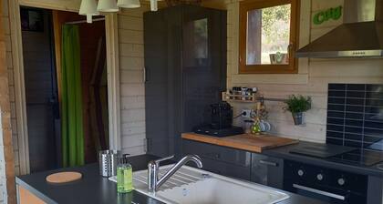 Chalet tout confort en Ardeche: un havre de paix dans une nature somptueuse.