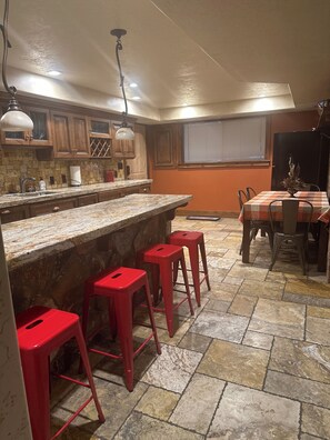 Fridge, microwave, oven, stovetop - 2 BR Cozy Retreat. Close to freeway and mountains. (Cottonwood Heights)