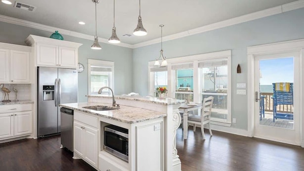 Coffee/tea maker, fridge, microwave, oven - Tiki Bar, Steps to Beach, 7-Person Hot Tub, Ocean Views, Ping Pong & Yard Games (Crystal Beach)