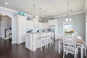 Coffee/tea maker, fridge, microwave, oven - Tiki Bar, Steps to Beach, 7-Person Hot Tub, Ocean Views, Ping Pong & Yard Games (Crystal Beach)