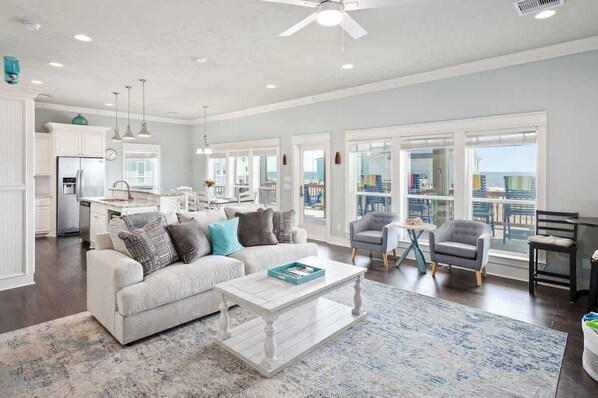 Smart TV, fireplace, table tennis, books - Tiki Bar, Steps to Beach, 7-Person Hot Tub, Ocean Views, Ping Pong & Yard Games (Crystal Beach)