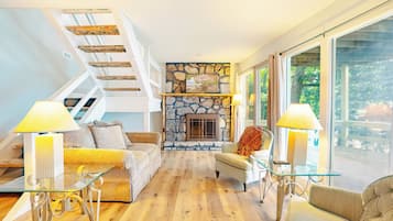 Télévision, cheminée