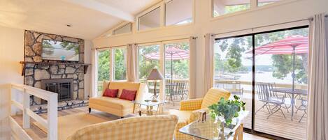 Télévision, cheminée