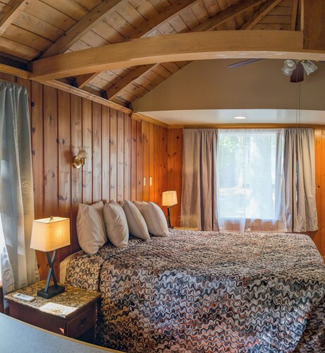 One Bedroom Cabin_Cosy and Comfortable_Cabin 10C