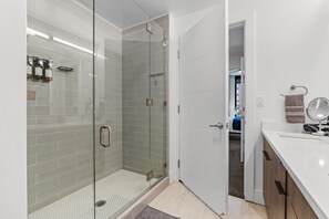 Hair dryer - Delta Center 2Bd/2Bath/Pool/Gym! (Salt Lake City)
