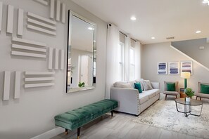 TV, video games, table football - Near Theme Parks, fun filled home with Harry Potter bedroom, & private pool (Kissimmee)