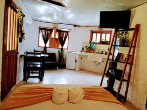 传统客房, 阳台, 花园景观 | 1 多间卧室、客房内保险箱、遮光窗帘、熨斗/熨板