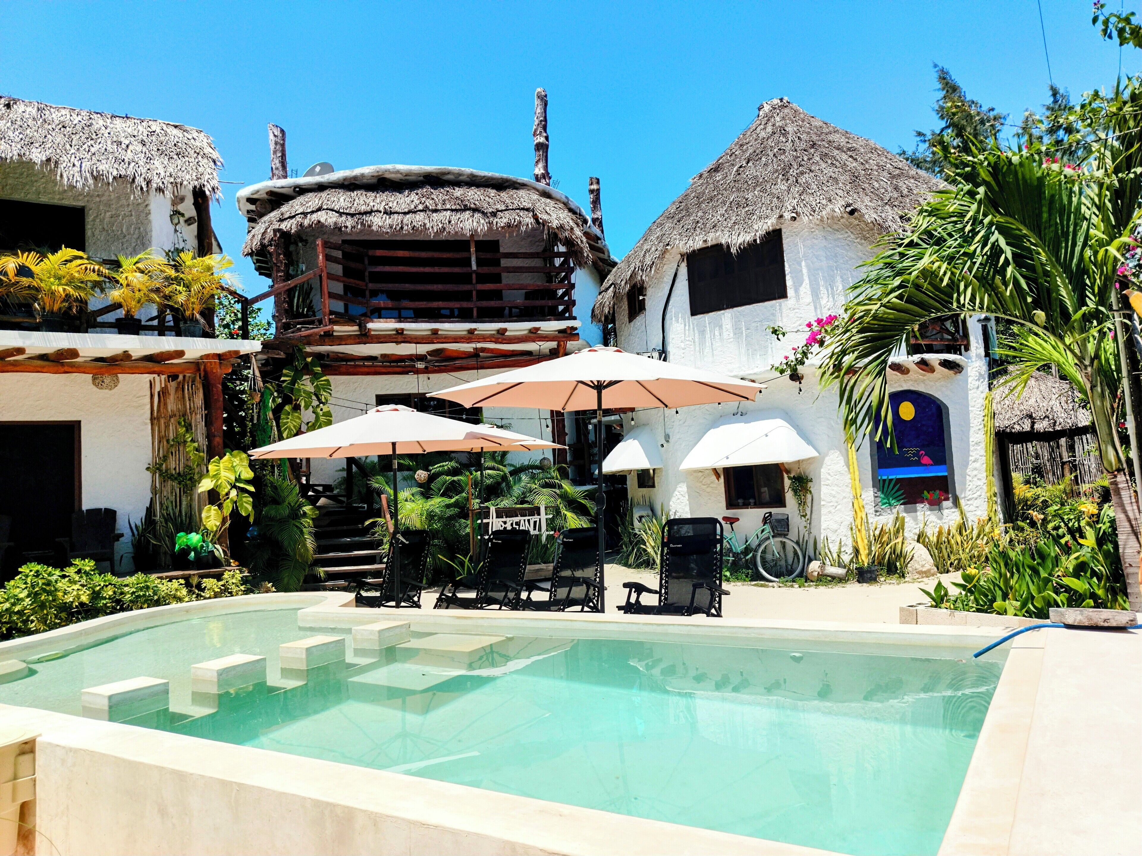 Smart TV 32-inch có truyền hình vệ tinh 