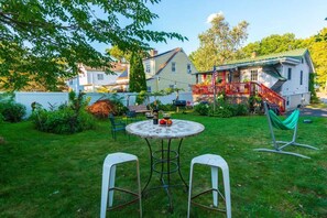 Outdoor dining - Private Stamford Retreat Just Minutes to Downtown! (Stamford)