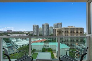 Apartamento Confort, 1 cama de matrimonio grande con sofá cama, balcón, vistas al mar | Vistas del balcón