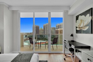Comfort Condo, 1 King Bed with Sofa bed, Balcony, Ocean View | 1 bedroom, iron/ironing board, free WiFi - Find Tranquility in the Grove (Miami)