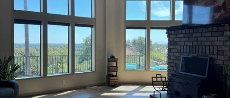 Smart TV, reproductor de DVD, videoteca y oficina