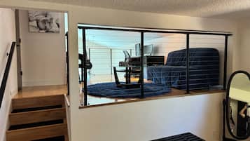 3 habitaciones, escritorio, tabla de planchar con plancha y wifi