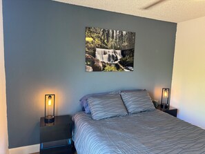 3 Schlafzimmer, Schreibtisch, Bügeleisen/Bügelbrett, WLAN