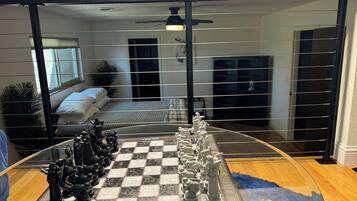 3 bedrooms, desk, iron/ironing board, WiFi