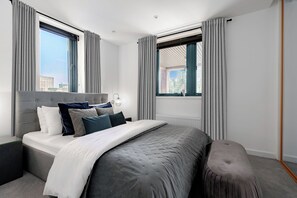 3 bedrooms, desk, iron/ironing board, free WiFi - City LuXxo Waterside Home: Family&Friends Love it (London)