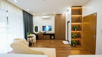 Ropa de cama de alta calidad, camas con pillow-top y escritorio