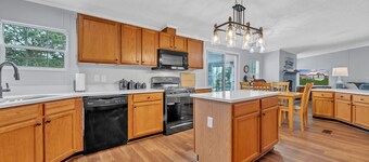 Charming waterfront 3-bedroom house