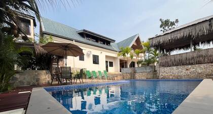 Tropical villa with view of the Atlantic Ocean