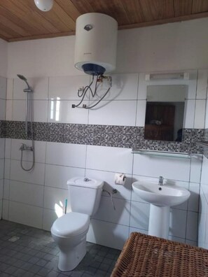 Dusche, Handtücher, Seife, Shampoo