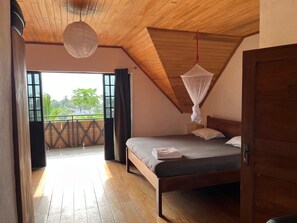 4 slaapkamers, een bureau, een strijkplank/strijkijzer, gratis wifi