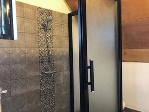 Dusche, Handtücher, Seife, Shampoo