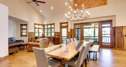 Sprawling Minnesota Home w/ On-Site Lake Access