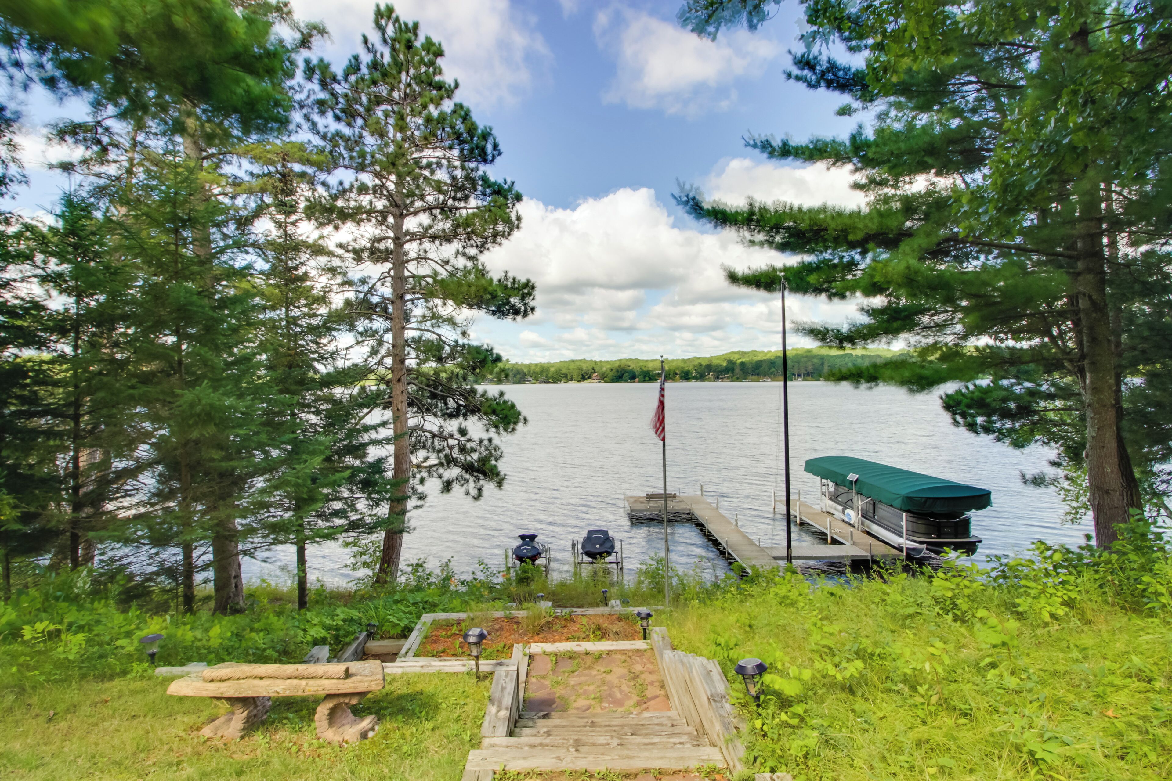 Sprawling Minnesota Home w/ On-Site Lake Access