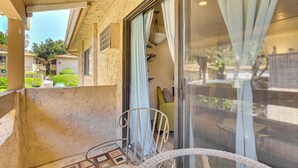 Property grounds - Oceanside Condo w/ Pool & Hot Tub Access! (Oceanside)