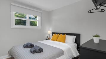 2 bedrooms, WiFi, bed sheets