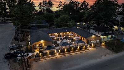 30 seconds to the beach.Family sized 2 bedroom suites