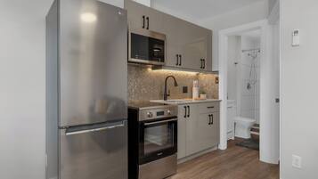 Micro-ondes, four, plaque de cuisson