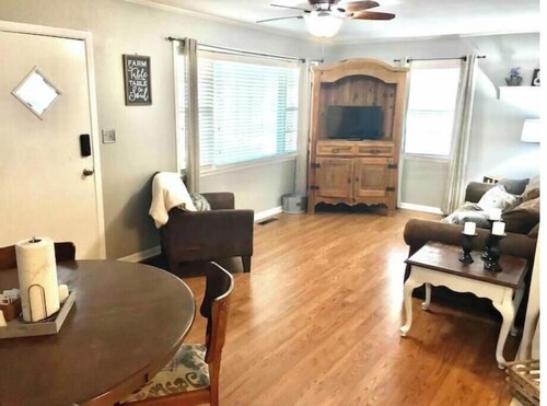 Bison Hall 1, no cleaning fee, 1 block from Harding