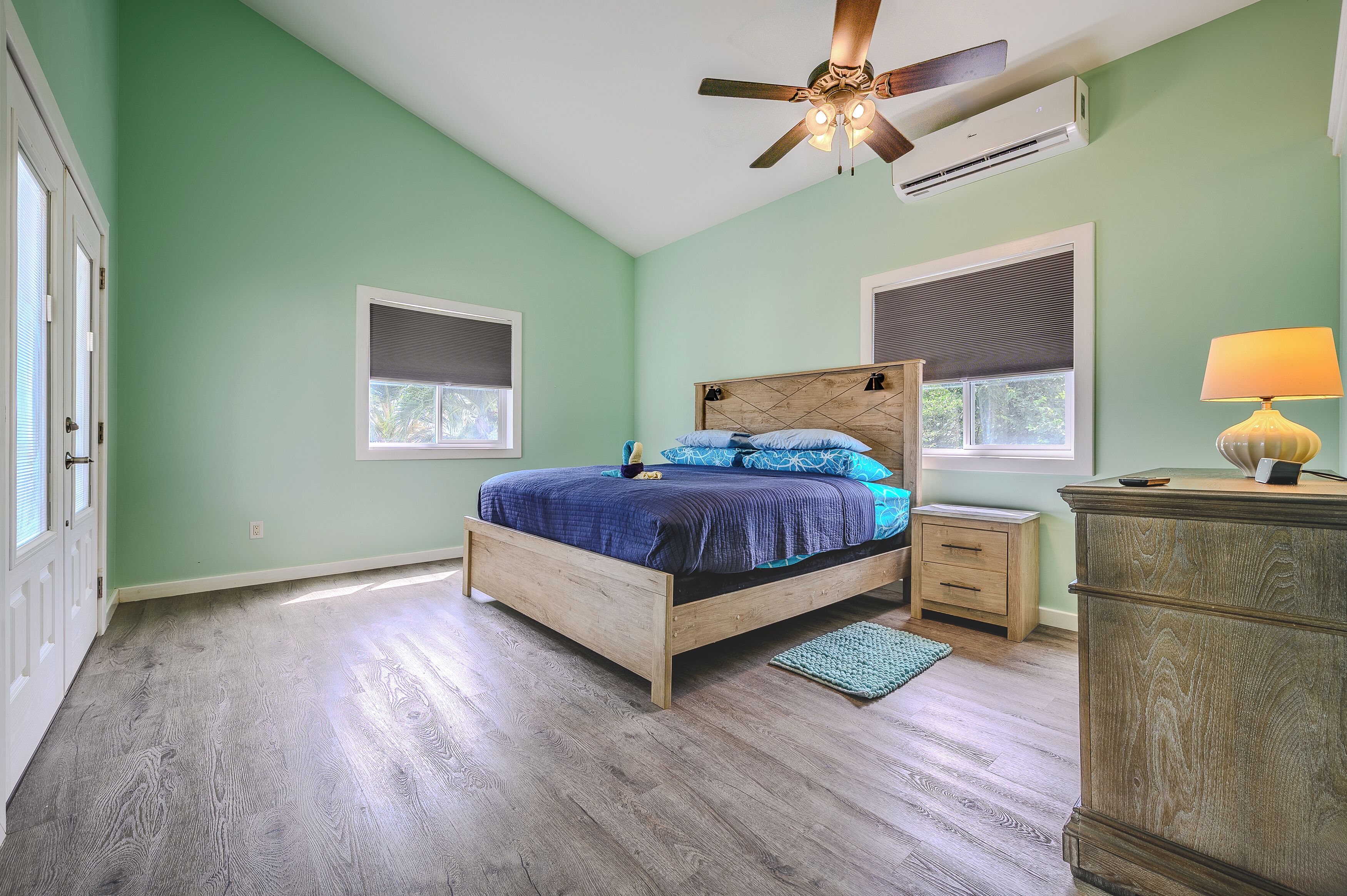 2 bedrooms, in-room safe, iron/ironing board, free WiFi