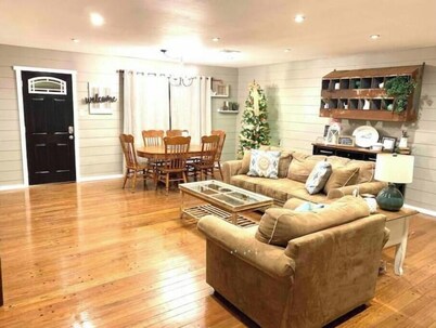 Bison Hall 2, no cleaning fee, 1 block from Harding