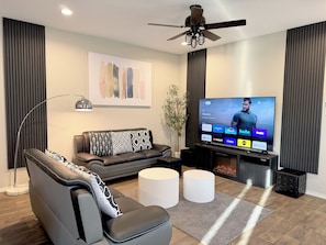 Smart TV, fireplace - Modern 3br/2ba with 3 king beds · Pool · Pets OK! (Patton Village)