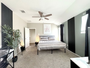 3 bedrooms, desk, iron/ironing board, travel crib - Modern 3br/2ba with 3 king beds · Pool · Pets OK! (Patton Village)