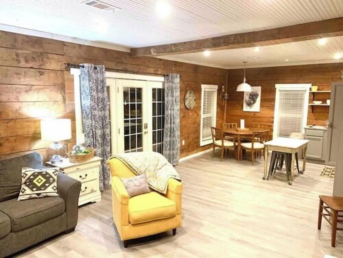 Bison Hall 3, no cleaning fee. 1 block from Harding