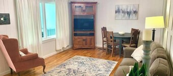 Bison Hall 4, no cleaning fee, near court square