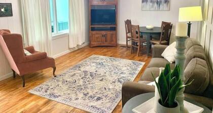 Bison Hall 4, no cleaning fee, near court square