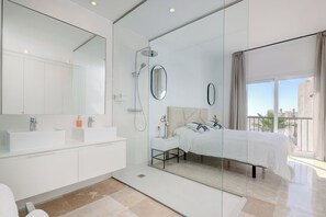 3 bedrooms, travel cot, WiFi, bed sheets - Luxury Beach & Golf Penthouse (Benahavís)