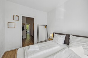 2 habitaciones, tabla de planchar con plancha, cuna de viaje y wifi 