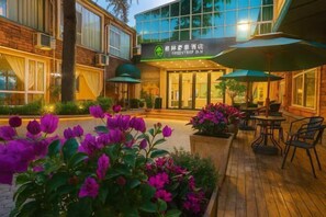 Garden - GreenTree Hotel (Shanghai Baotown Pier Normal University Affiliated Zhengda Middle School) (Shanghai)