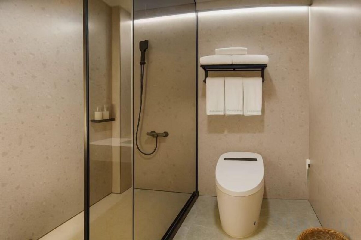 Garden Twin Room Central Air Conditioning Screen Projection Cinema + Smart Toilet, Sensor Lights