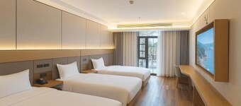 GreenTree Hotel (Shanghai Baotown Pier Normal University Affiliated Zhengda Middle School)