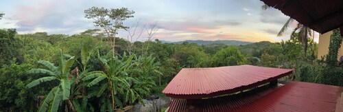 Stunning 3-bedroom bunk villa with pool and jungle views in Esterillos Oeste