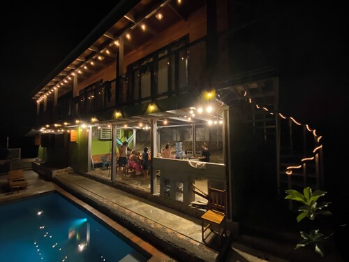 Stunning 3-bedroom bunk villa with pool and jungle views in Esterillos Oeste