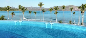 New spectacular oceanfront villa-hotel. 1
