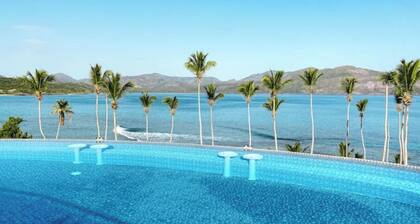 New spectacular oceanfront villa-hotel. 1
