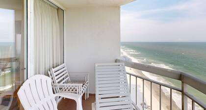 15th floor oceanfront condo with pools, hot tub, AC & beach access
